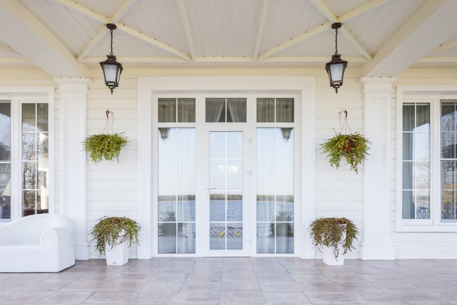 Интерьер загородного дома у моря