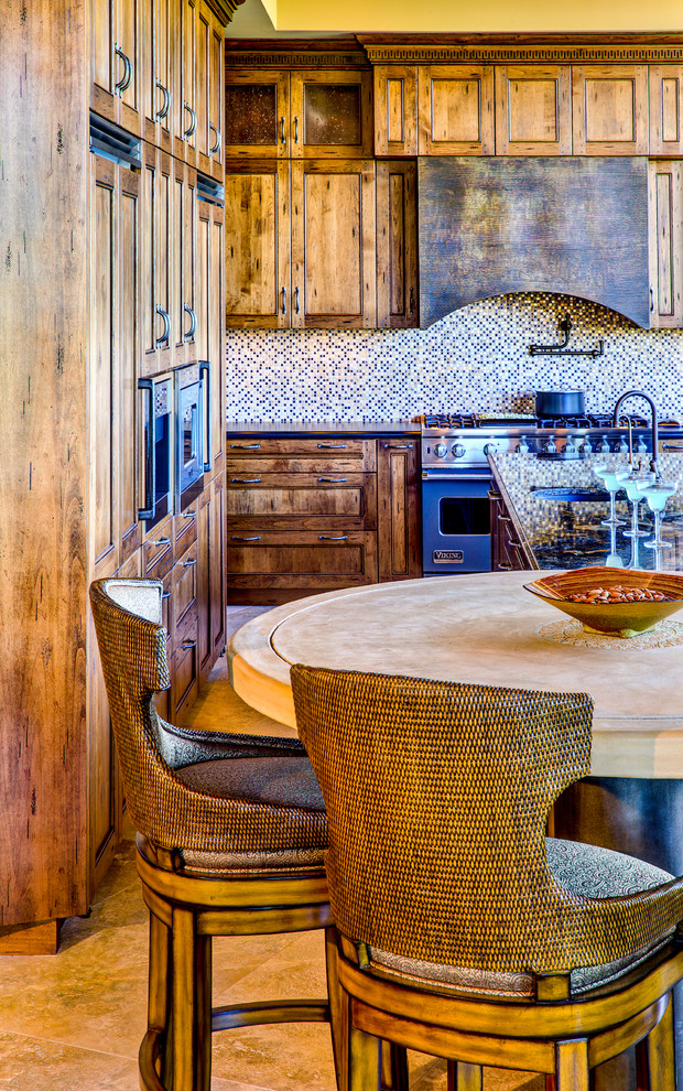 Eat-in kitchen - rustic eat-in kitchen idea in Phoenix