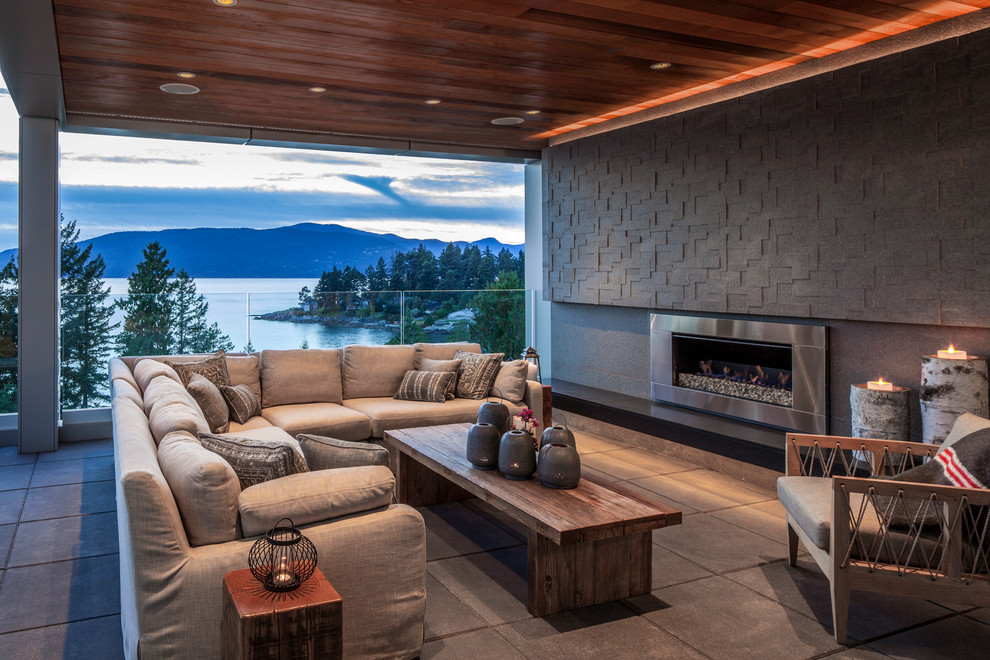 Inspiration for a contemporary backyard deck in Vancouver with a roof extension.
