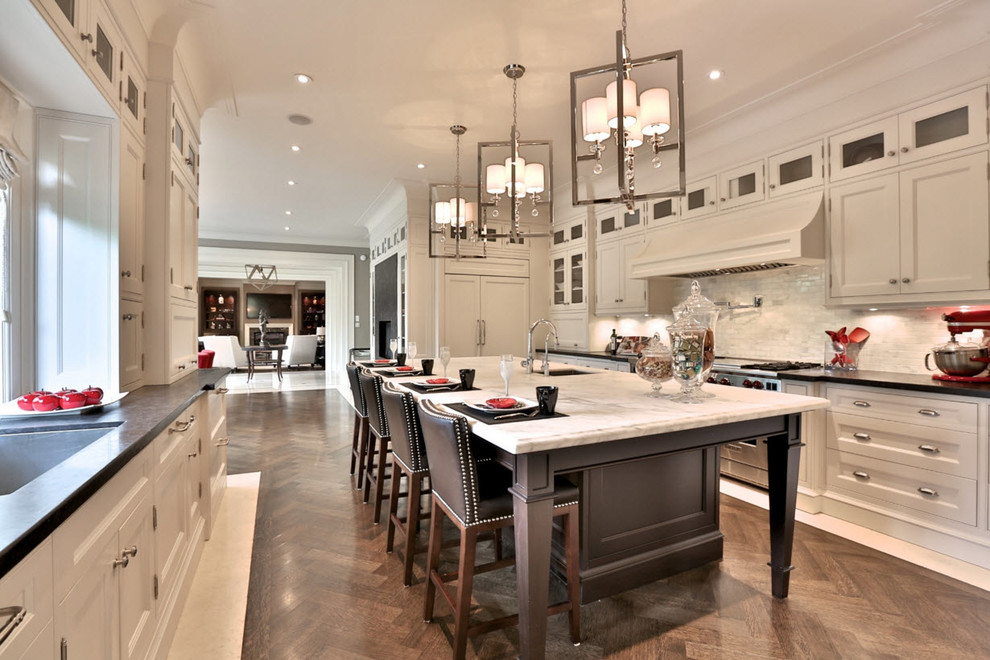 Kitchen - transitional kitchen idea in Toronto