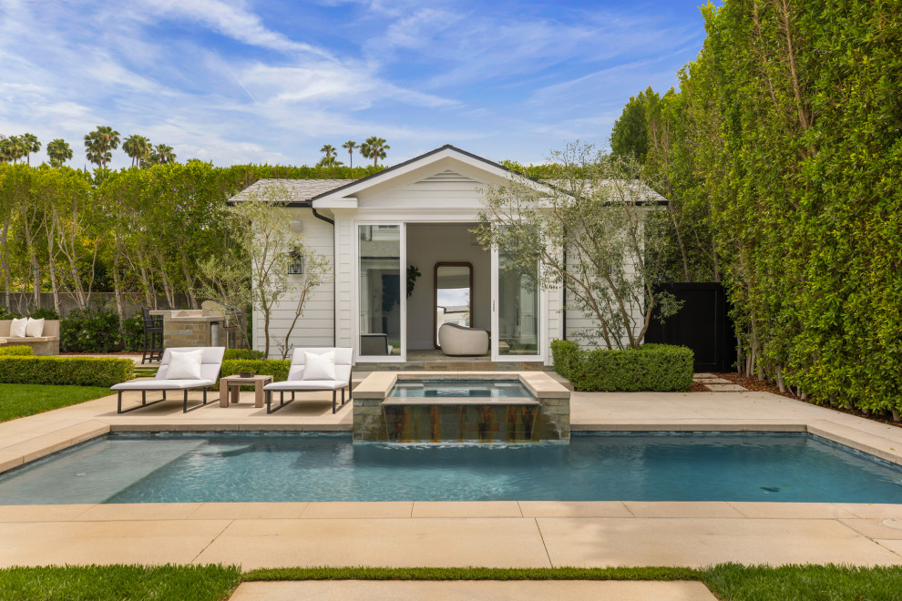 Example of a transitional pool design in Los Angeles