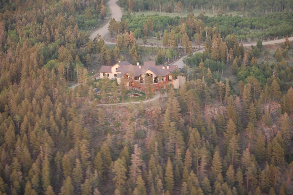 Inspiration for a large transitional home design remodel in Albuquerque
