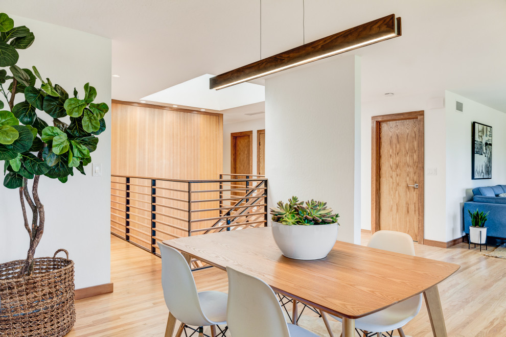 This is an example of a contemporary dining room in San Francisco.
