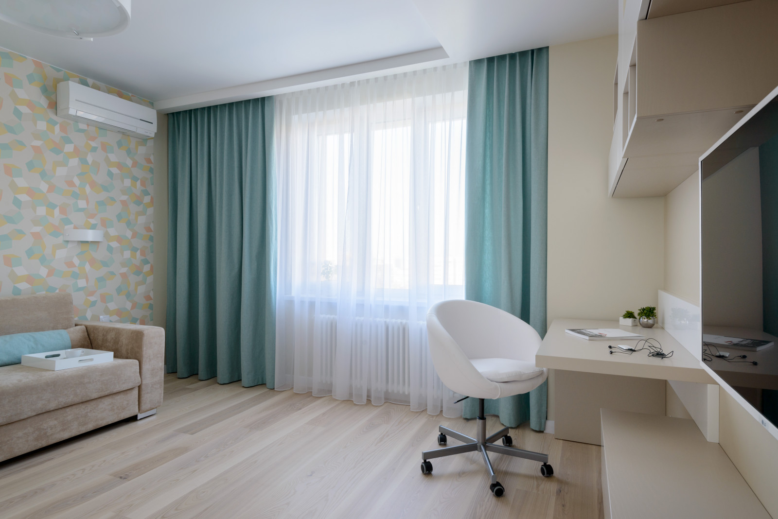 Любовь к белому цвету.