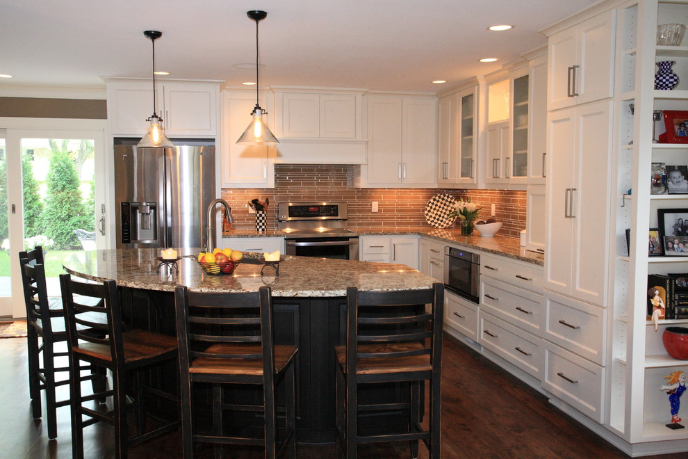 Example of a transitional kitchen design in Milwaukee