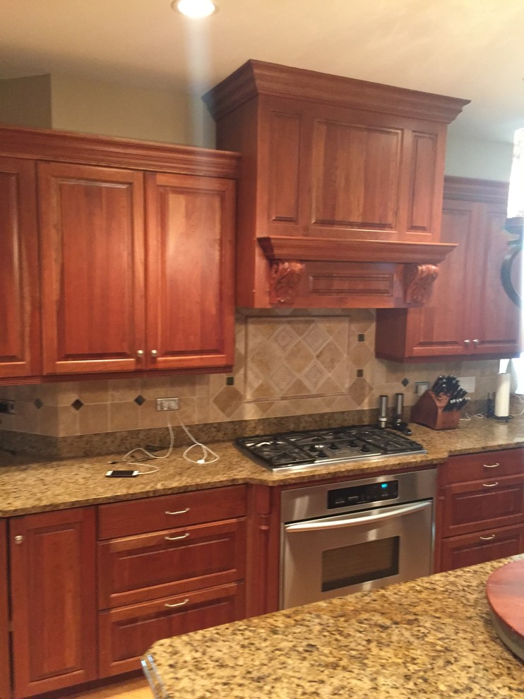 Example of a large transitional u-shaped kitchen design in Chicago