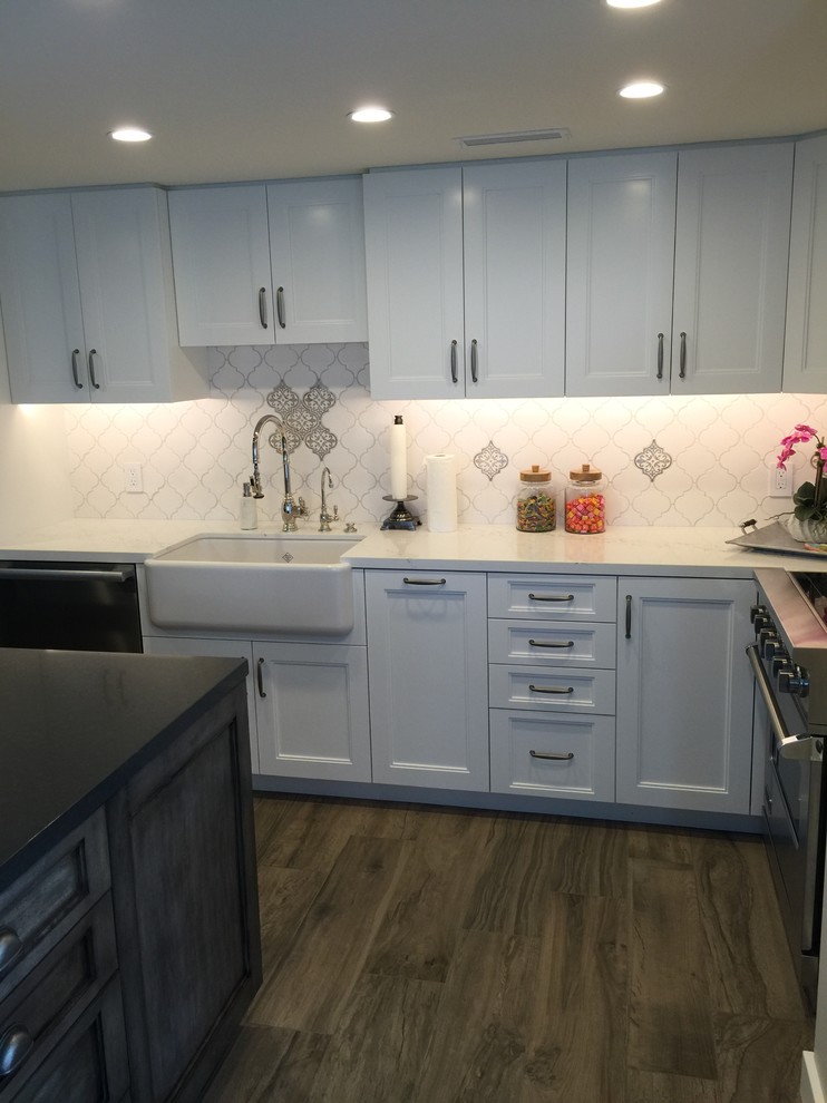 Kitchen - transitional kitchen idea