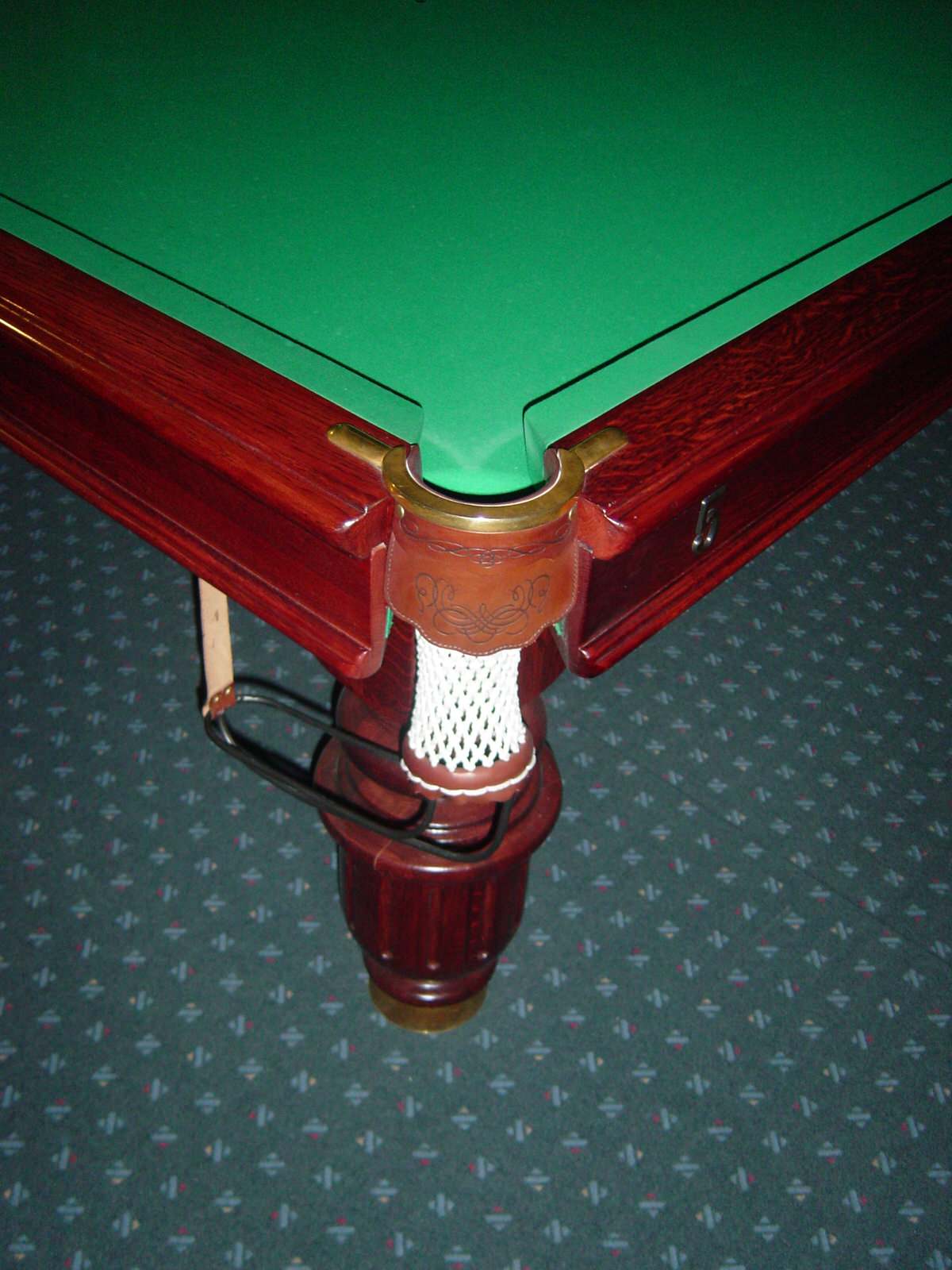 Бильярдные столы и комнаты