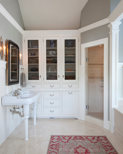 Kitchens and Baths clasico-renovado-cuarto-de-bano