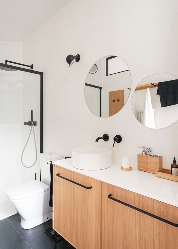 Small scandinavian kids bathroom in Rennes with flat-panel cabinets, light wood cabinets, a curbless shower, a one-piece toilet, white tile, mosaic tile, white walls, ceramic floors, an undermount sink, quartzite benchtops, black floor, a sliding shower screen and white benchtops.