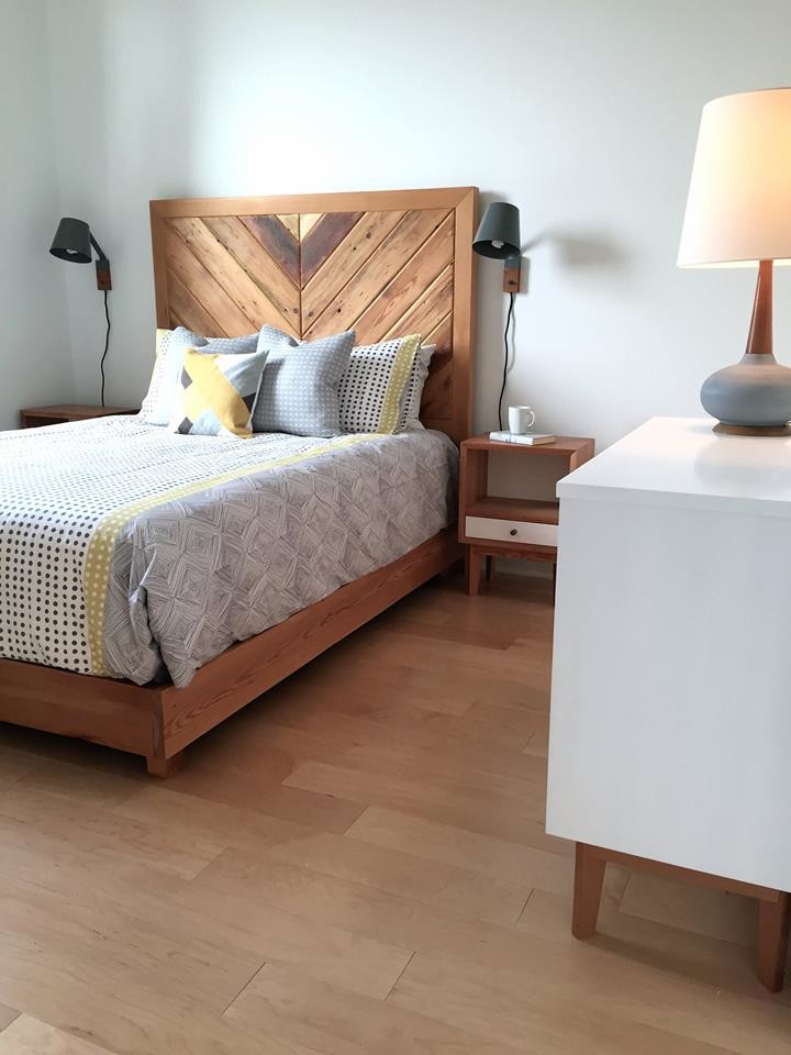 Photo of a mid-sized contemporary guest bedroom in Omaha with white walls and light hardwood floors.