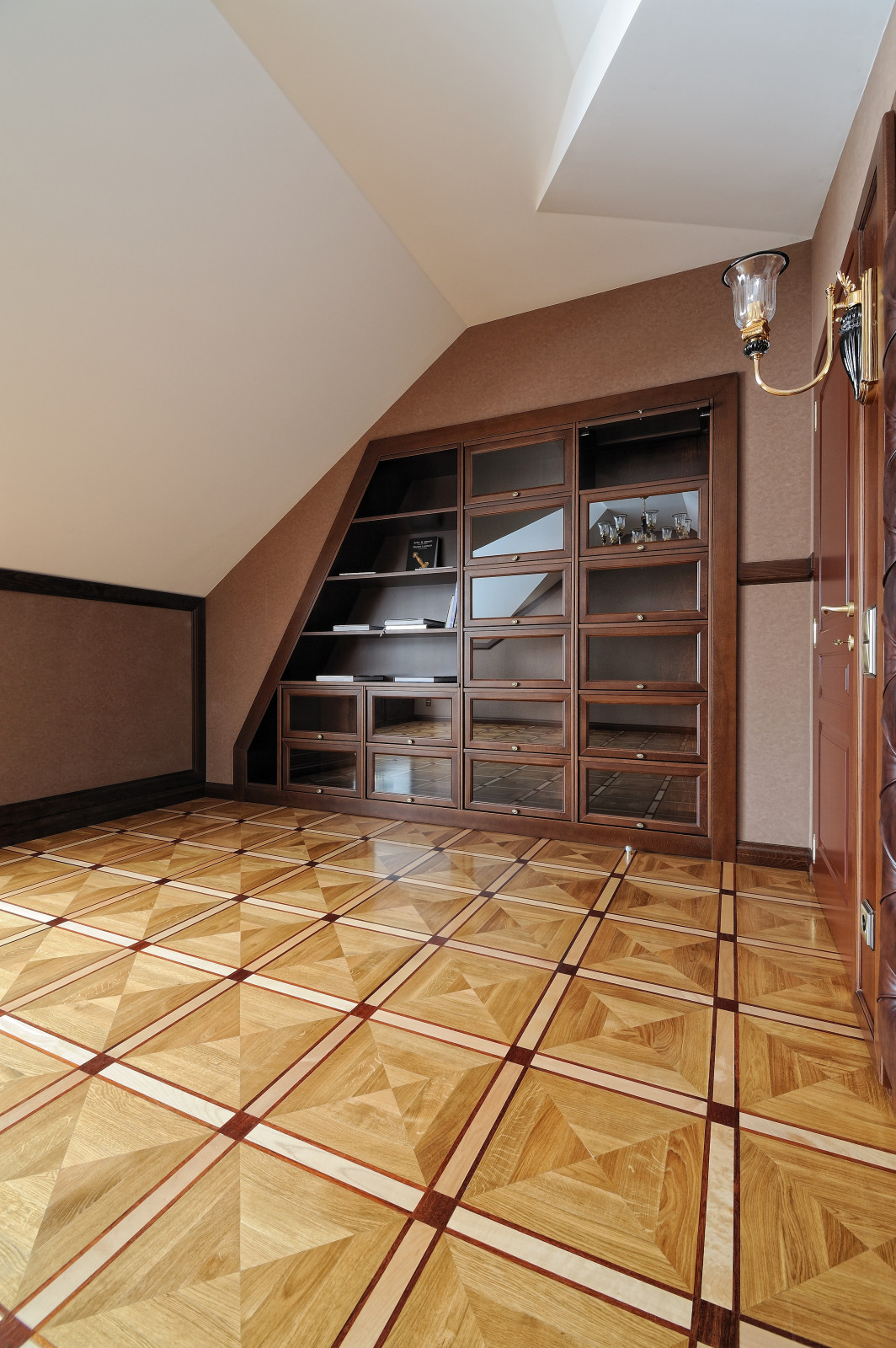 Дом со штучным паркетом