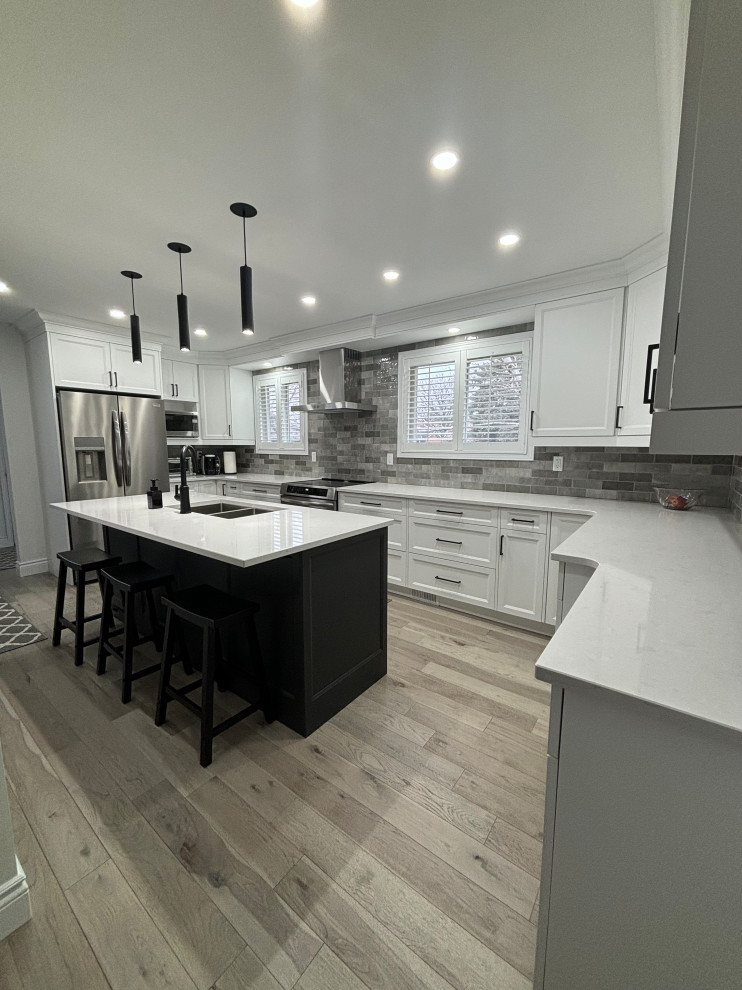 Transitional kitchen photo in Toronto