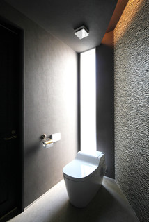 おしゃれなトイレ 洗面所 黒い壁 の画像 年9月 Houzz ハウズ