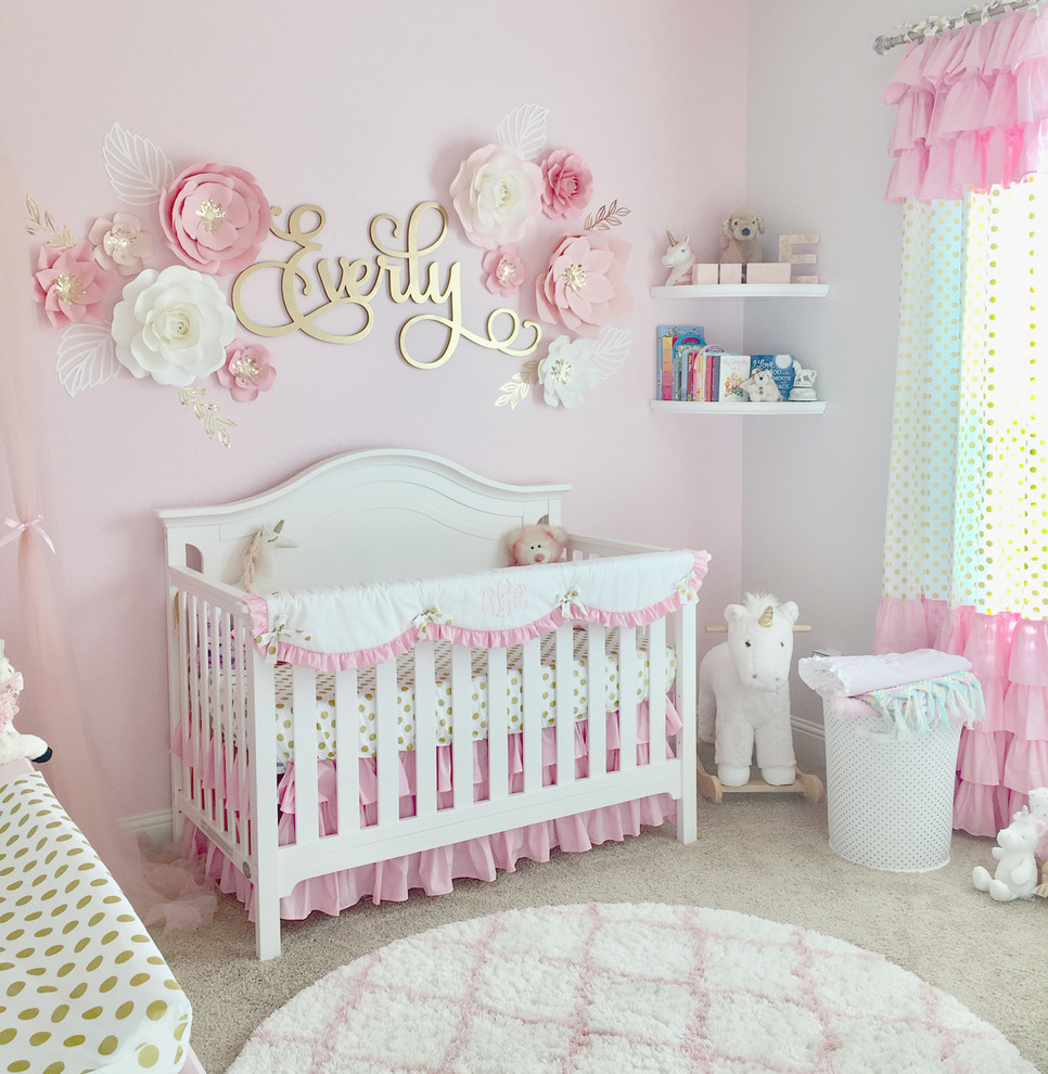 Inspiration pour une chambre de bébé style shabby chic.