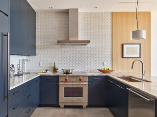 75 Küchen mit Rückwand aus Glasfliesen Ideen & Bilder - März 2024 | Houzz DE