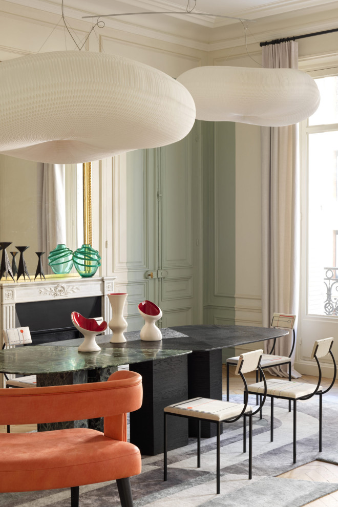 Idées déco pour une salle à manger contemporaine.