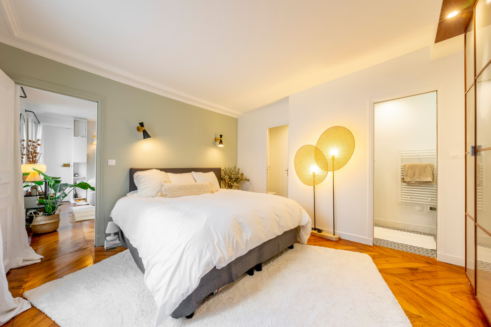 Small trendy master medium tone wood floor and brown floor bedroom photo in Paris with green walls