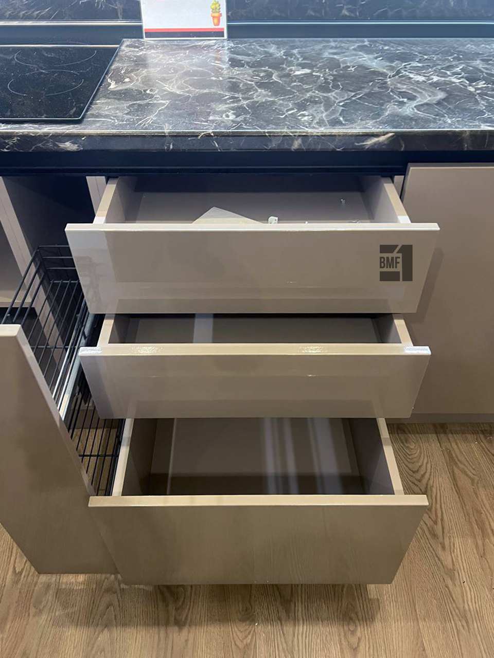 Кухня в два яруса