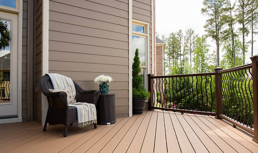 This is an example of a traditional deck in Denver.