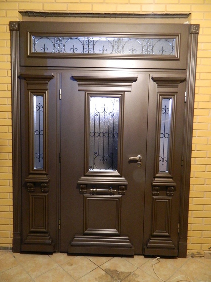 Входная группа в шоколадном цвете