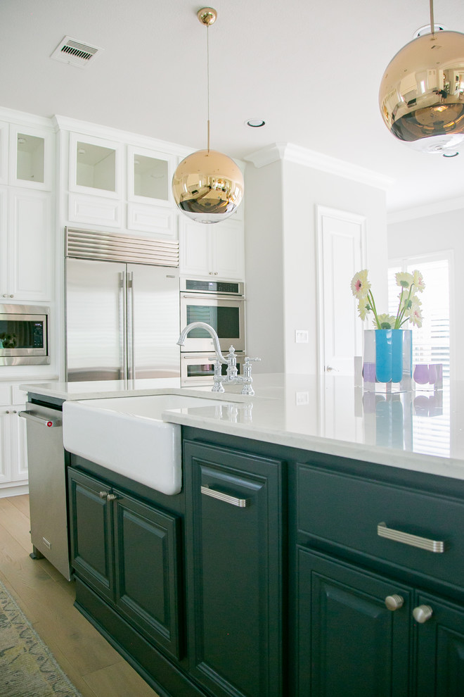 Transitional kitchen photo in Houston