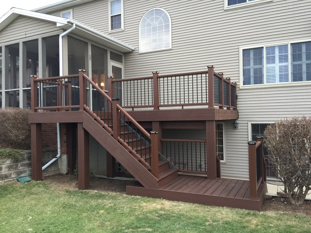 Large elegant backyard deck photo in Chicago