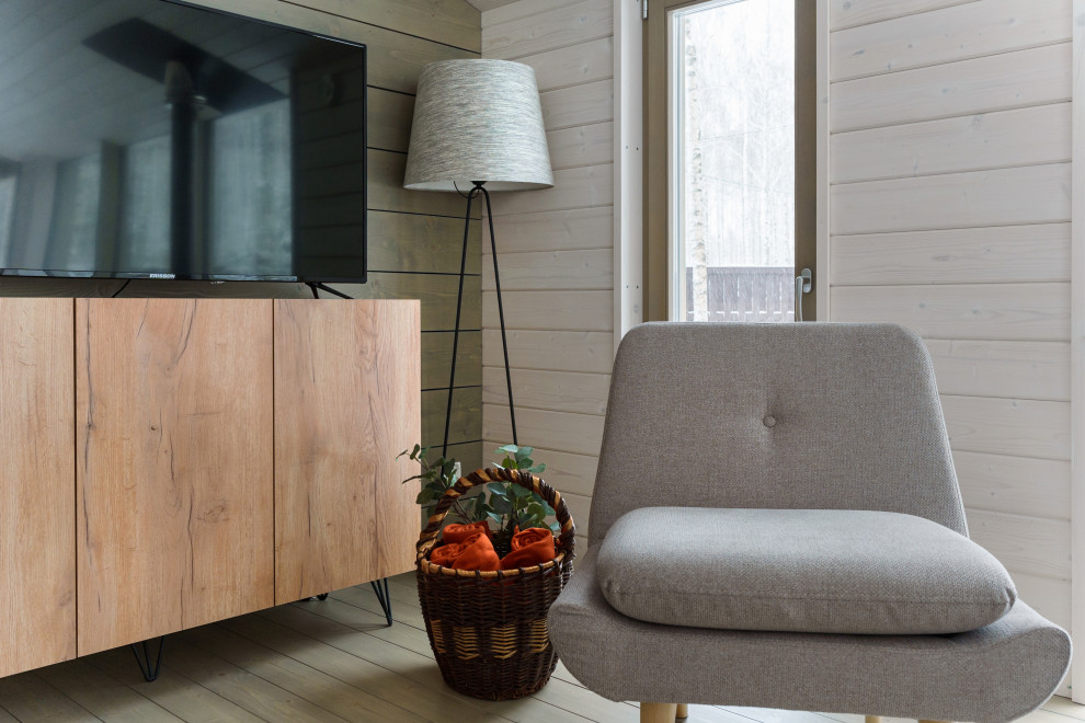 Уютный дом среди берез