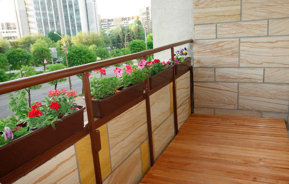 Отделка балкона