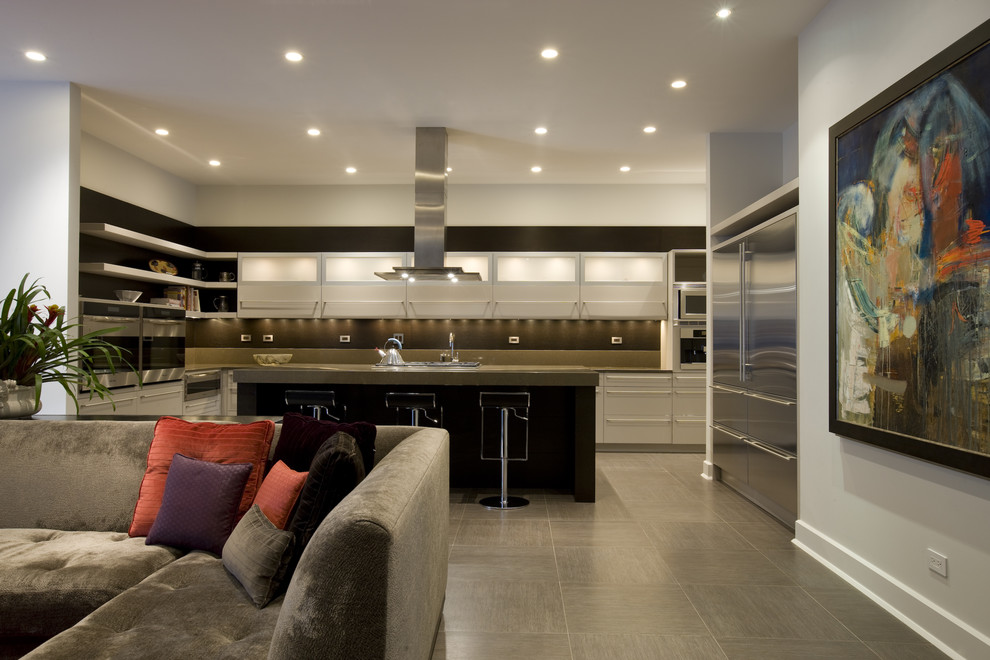 Photo of a contemporary open plan kitchen in Chicago with stainless steel appliances.
