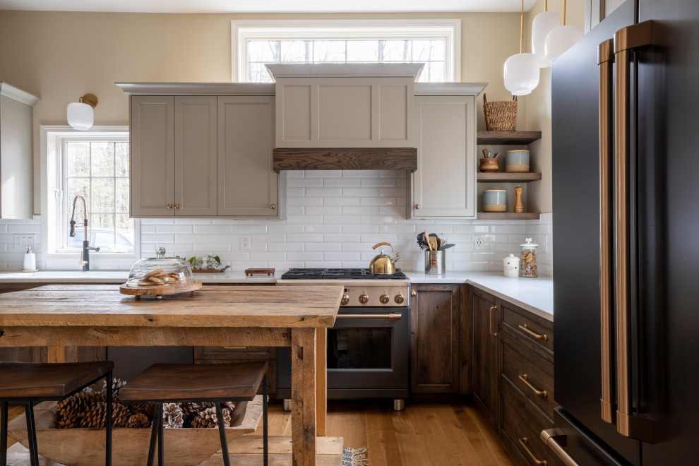 Mid-sized mountain style u-shaped light wood floor and brown floor enclosed kitchen photo in Detroit with an undermount sink, flat-panel cabinets, gray cabinets, quartz countertops, white backsplash, porcelain backsplash, colored appliances, an island and white countertops