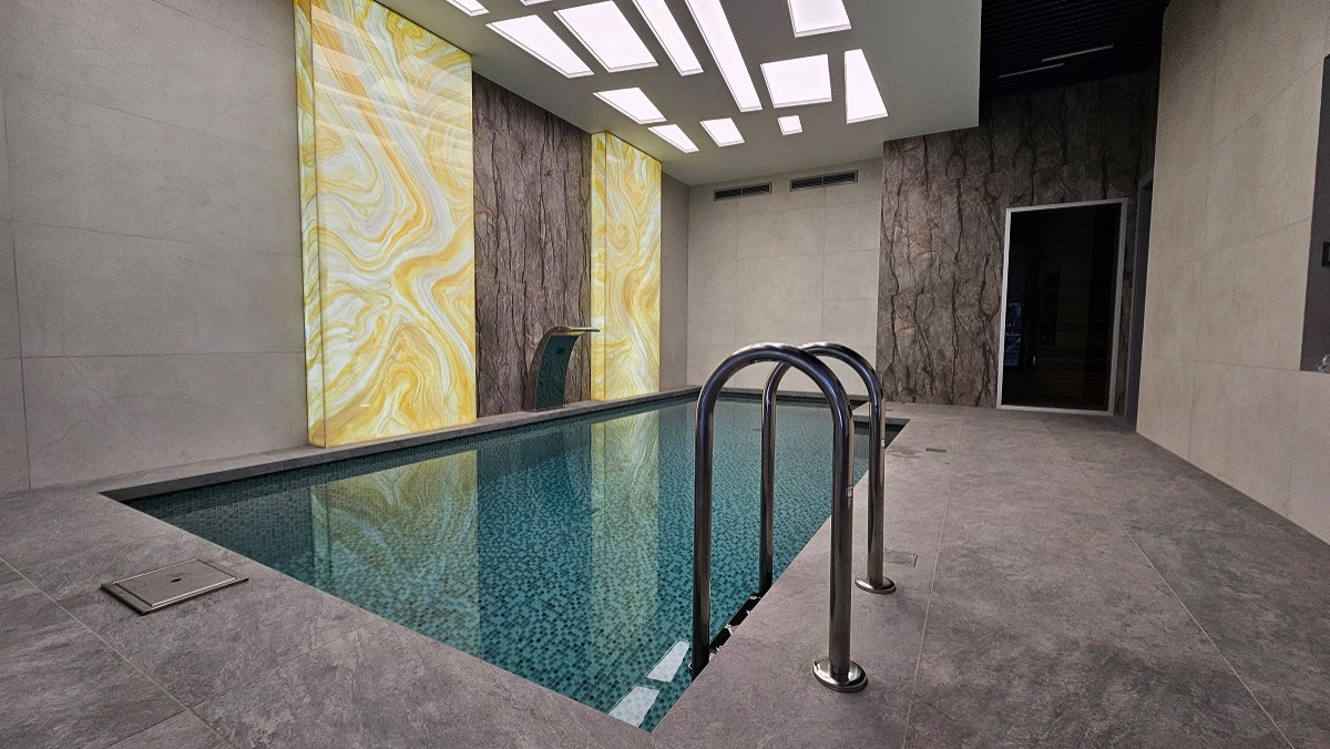 Бассейн в загородном доме