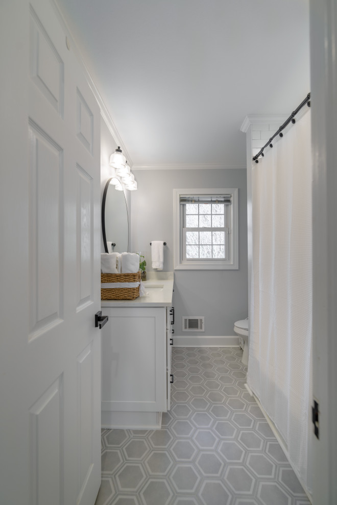 Transitional home design photo in Atlanta