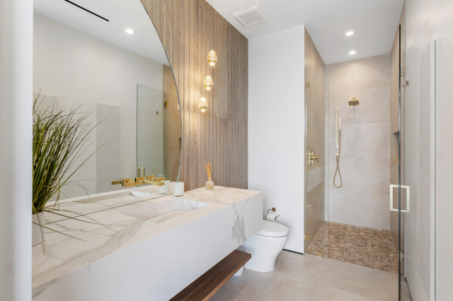 New Construction - Lighthouse Point, FL modern-badezimmer