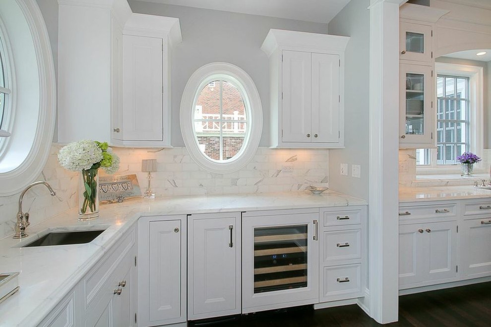 Example of a transitional kitchen design in Chicago