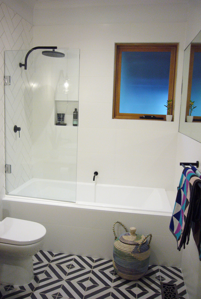 This is an example of a contemporary bathroom in Melbourne.