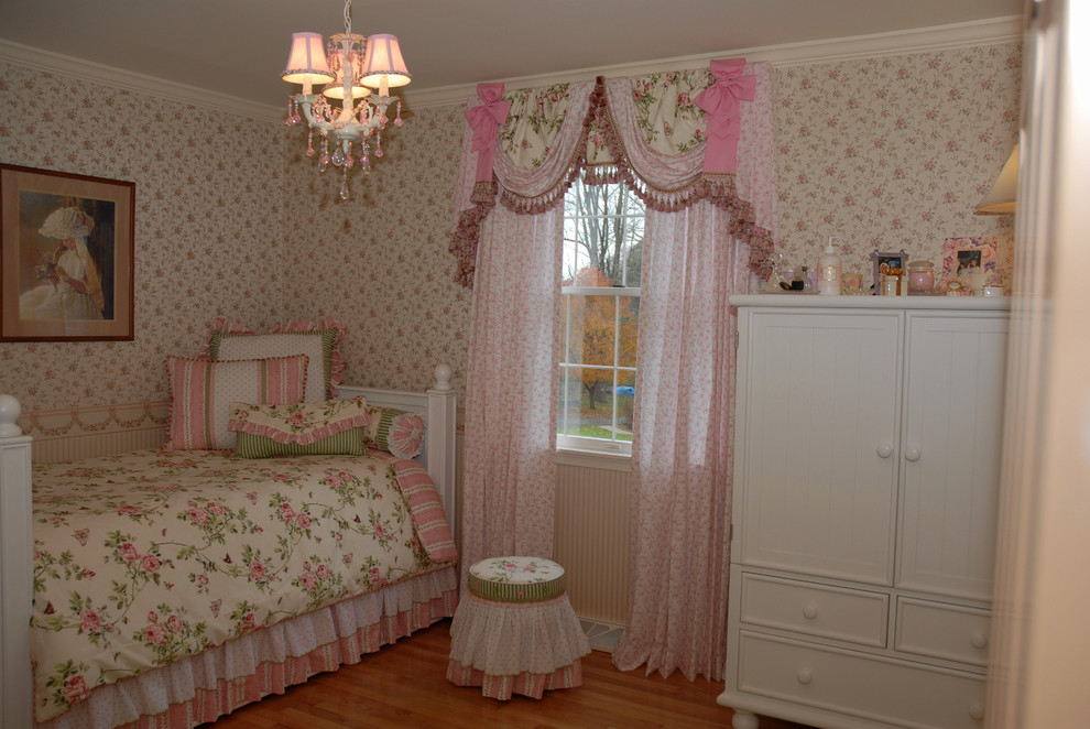 Photo of a traditional kids' bedroom for girls in Philadelphia.