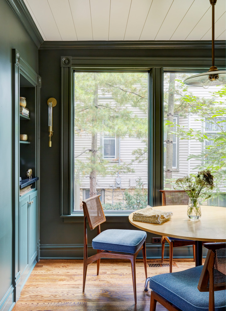 Transitional home design photo in Chicago