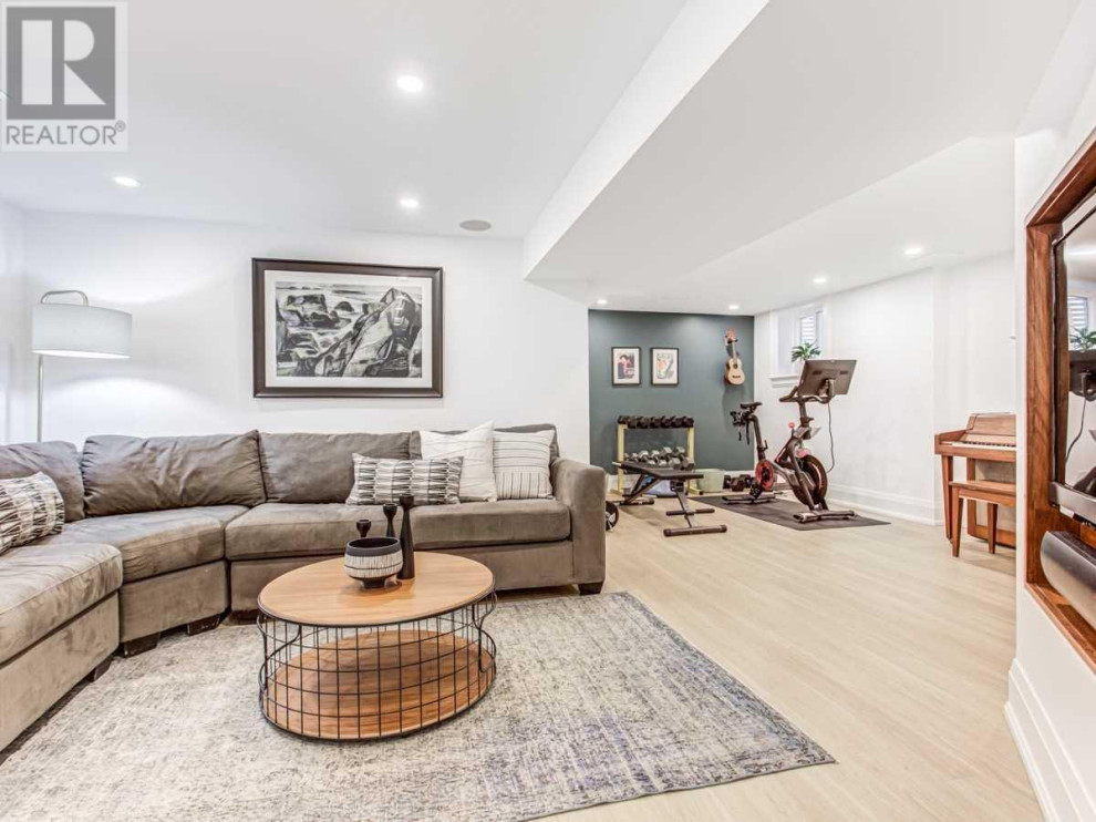 Basement - transitional basement idea in Toronto