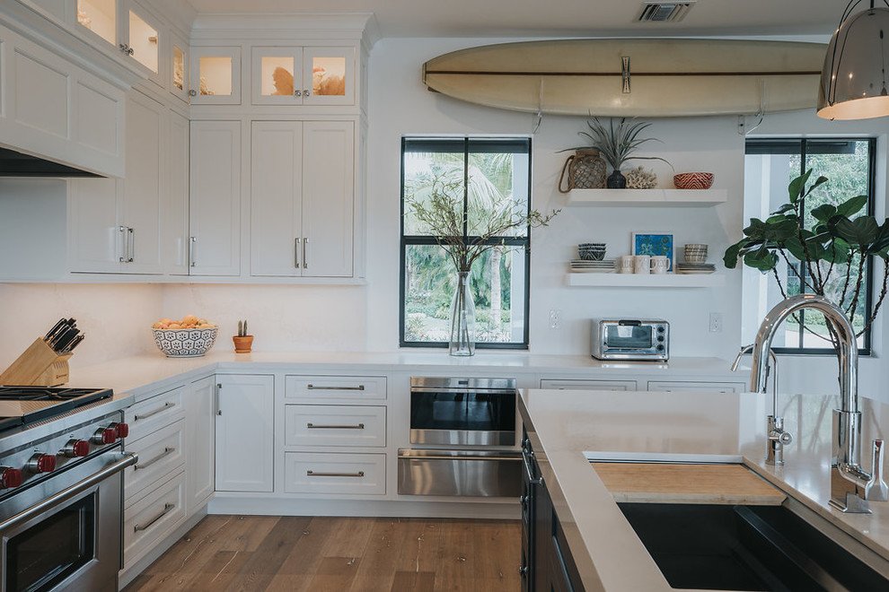 Kitchen - transitional kitchen idea