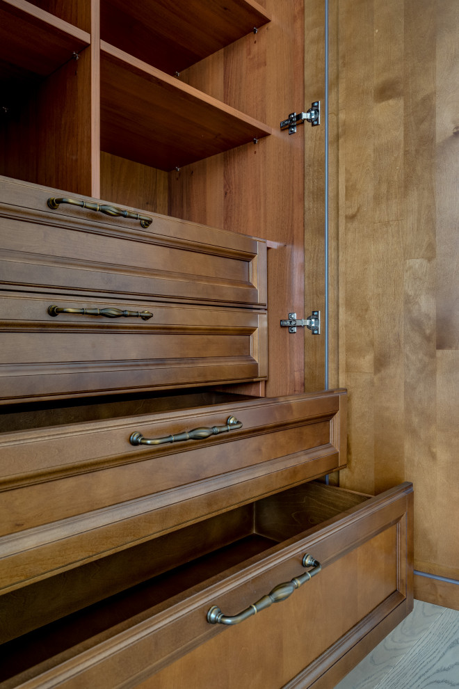 Шкаф с туалетным столиком из массива березы