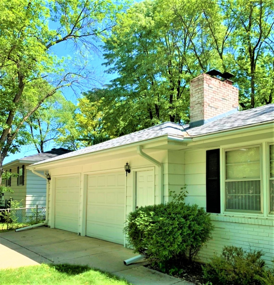 Medium sized and white retro bungalow detached house in Minneapolis with mixed cladding, a shingle roof and a brown roof.