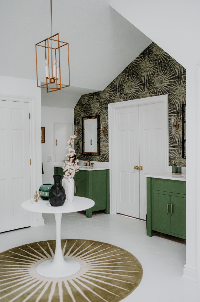 Large transitional home design photo