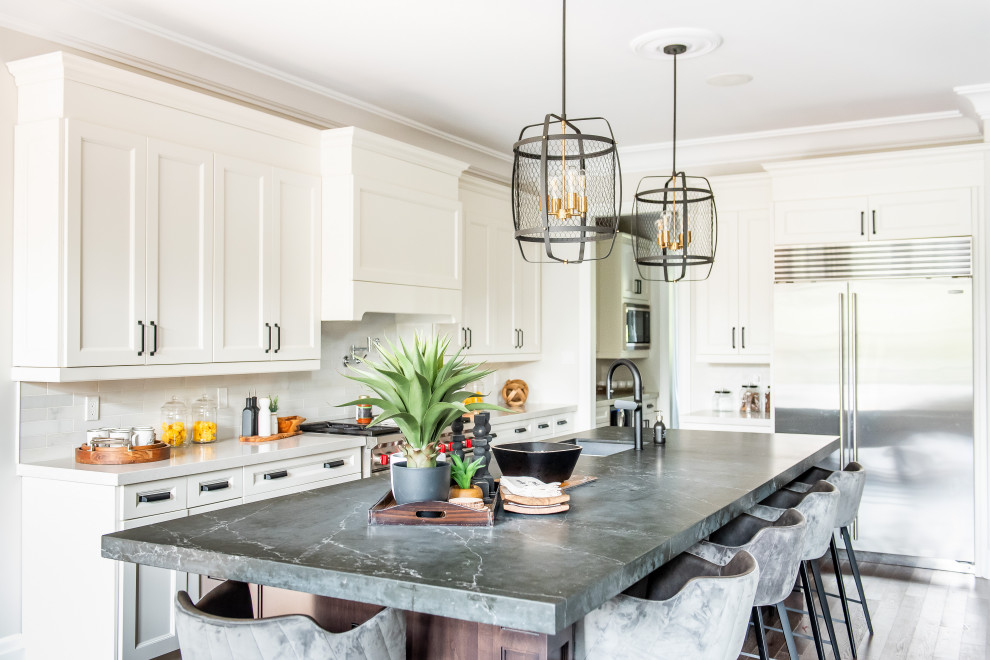 Home design - transitional home design idea in Toronto