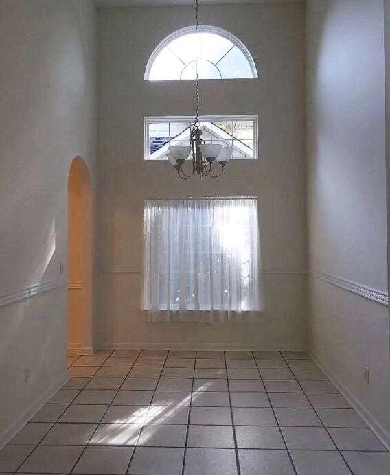 14’ ceiling in a 9x11 dining room. Style/lighting ideas