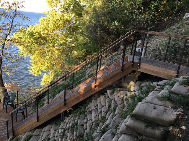 Deck, Stairway, Cable Railing. Lake Mendota modern-treppen