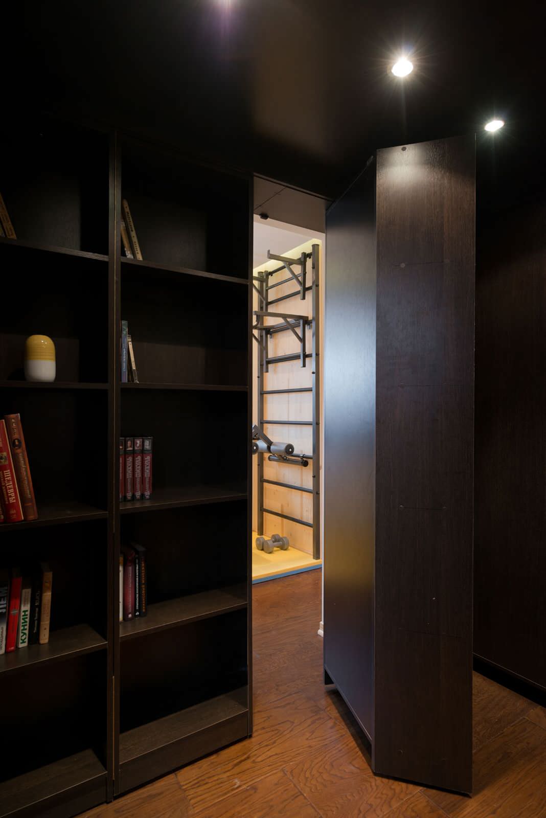 МАНСАРДА С ПОТАЙНЫМИ ДВЕРЦАМИ