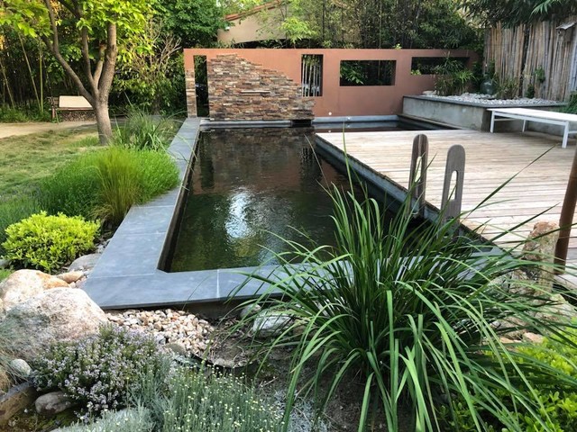 Une Piscine Biologique en ville middelhavsstil-pool