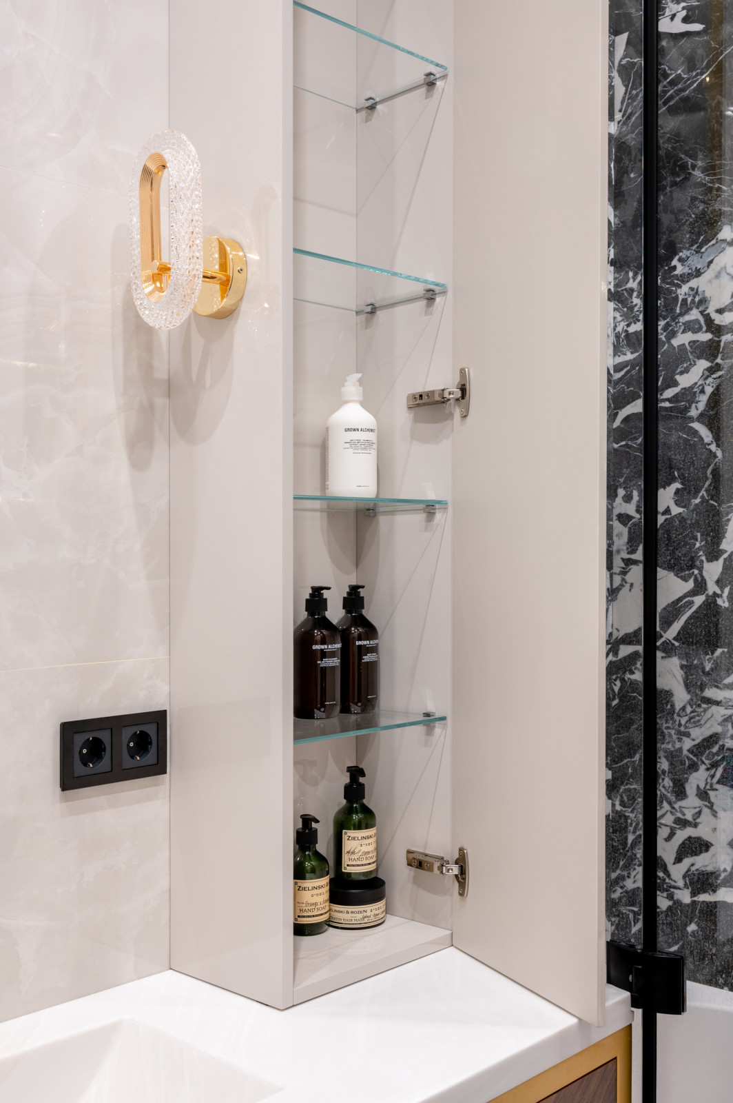 105 Садовые кварталы. Мебель для ванной комнаты