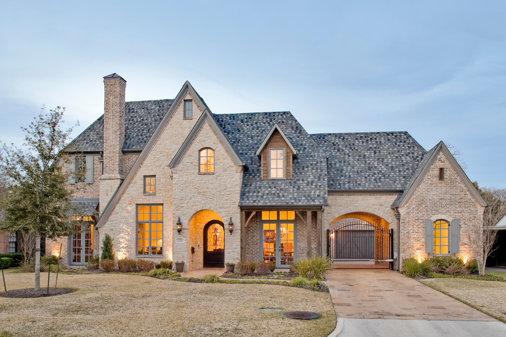 Inspiration for a mid-sized traditional two-storey brick beige exterior in Dallas with a hip roof.